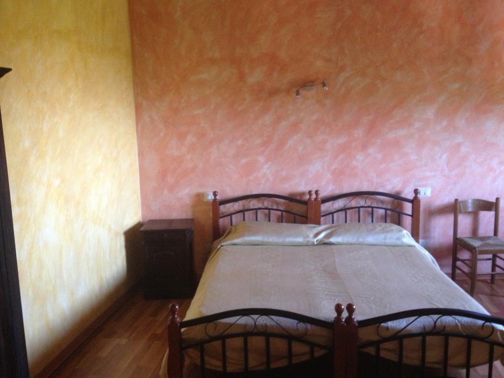 L'Anticocasale Guest House Altomonte Phòng bức ảnh